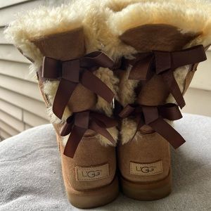 Ugg Bailey Bow Womens Boots size 9